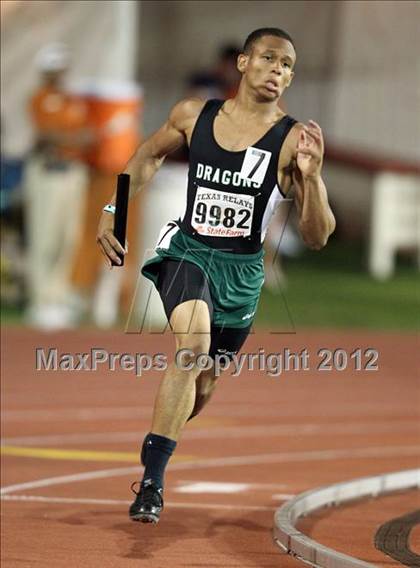 Thumbnail 3 in 85th Clyde Littlefield Texas Relays (Boys Day 1) photogallery.