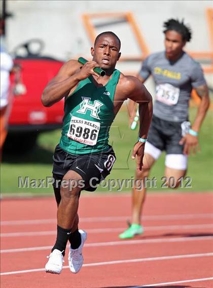 Thumbnail 2 in 85th Clyde Littlefield Texas Relays (Boys Day 1) photogallery.