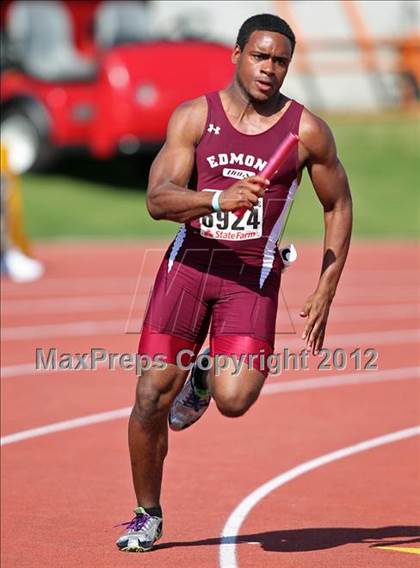 Thumbnail 3 in 85th Clyde Littlefield Texas Relays (Boys Day 1) photogallery.