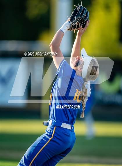 Thumbnail 1 in Live Oak @ St. Amant photogallery.