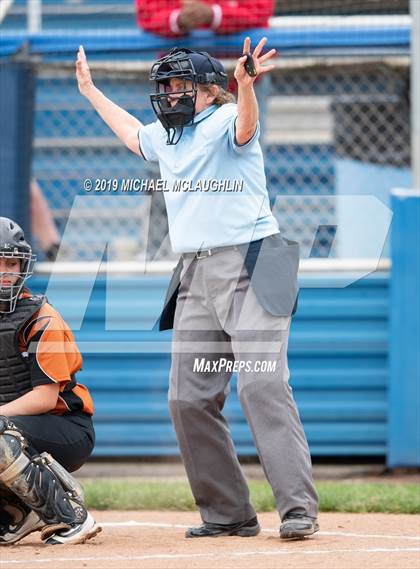 Thumbnail 1 in East Rockaway vs Oyster Bay (NYSPHSAA Section 8 Class B Final Game 1) photogallery.