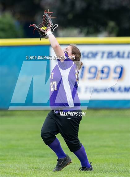 Thumbnail 1 in East Rockaway vs Oyster Bay (NYSPHSAA Section 8 Class B Final Game 1) photogallery.
