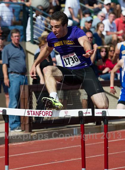 Thumbnail 1 in Stanford Invitational 400m High Hurdles photogallery.