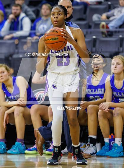 Thumbnail 2 in Omaha Central vs. Millard North (Metro Tournament) photogallery.