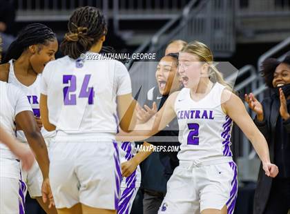 Thumbnail 1 in Omaha Central vs. Millard North (Metro Tournament) photogallery.