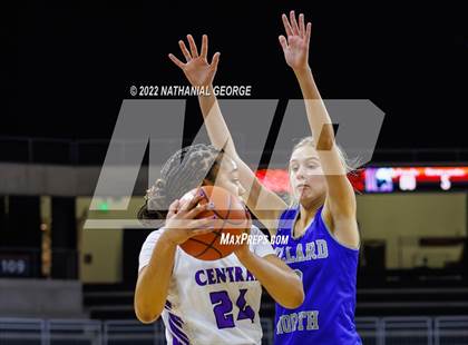 Thumbnail 2 in Omaha Central vs. Millard North (Metro Tournament) photogallery.
