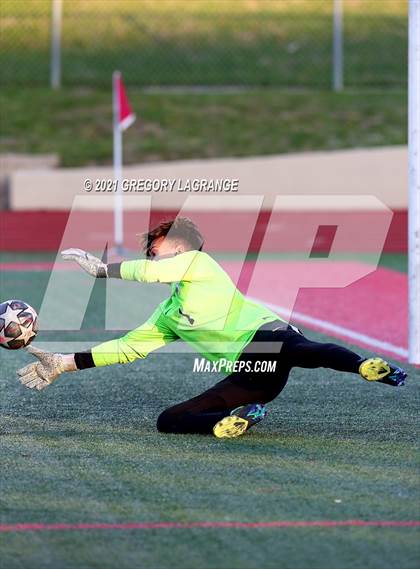 Thumbnail 1 in Trinity vs Southlake Carroll (UIL 6A Bi-District Playoff) photogallery.