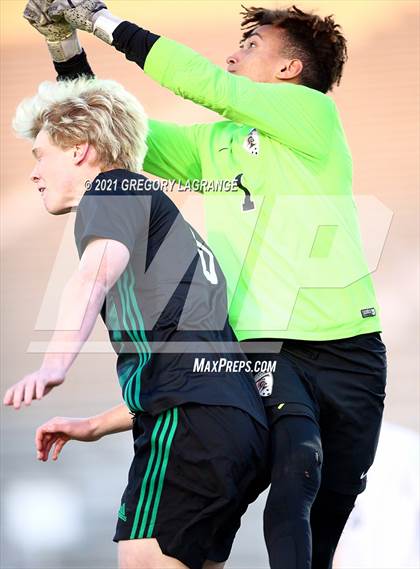 Thumbnail 3 in Trinity vs Southlake Carroll (UIL 6A Bi-District Playoff) photogallery.