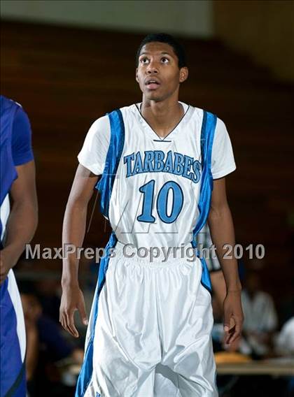 Thumbnail 2 in Sacramento vs Compton (California Classic) photogallery.
