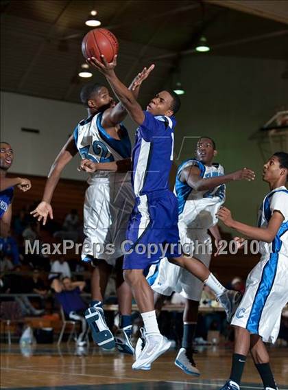 Thumbnail 1 in Sacramento vs Compton (California Classic) photogallery.