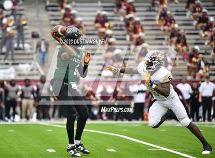 Thumbnail 3 in Fort Bend Hightower vs. Summer Creek (UIL Football 6A D2 Region III Quarterfinal) photogallery.