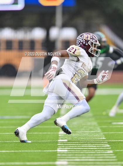 Thumbnail 3 in Fort Bend Hightower vs. Summer Creek (UIL Football 6A D2 Region III Quarterfinal) photogallery.
