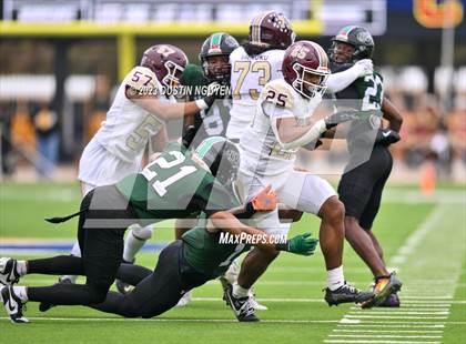 Thumbnail 1 in Fort Bend Hightower vs. Summer Creek (UIL Football 6A D2 Region III Quarterfinal) photogallery.