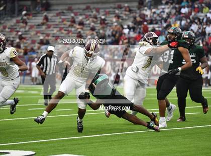 Thumbnail 2 in Fort Bend Hightower vs. Summer Creek (UIL Football 6A D2 Region III Quarterfinal) photogallery.