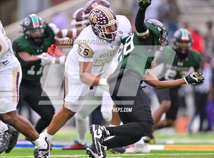 Thumbnail 3 in Fort Bend Hightower vs. Summer Creek (UIL Football 6A D2 Region III Quarterfinal) photogallery.