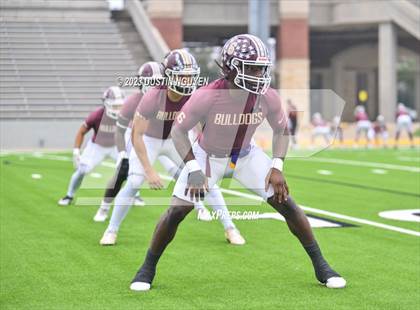 Thumbnail 2 in Fort Bend Hightower vs. Summer Creek (UIL Football 6A D2 Region III Quarterfinal) photogallery.