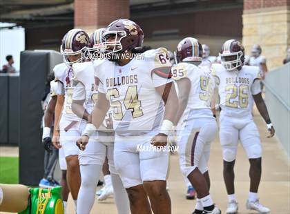 Thumbnail 1 in Fort Bend Hightower vs. Summer Creek (UIL Football 6A D2 Region III Quarterfinal) photogallery.