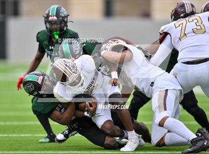 Thumbnail 3 in Fort Bend Hightower vs. Summer Creek (UIL Football 6A D2 Region III Quarterfinal) photogallery.