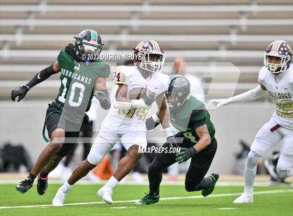 Thumbnail 3 in Fort Bend Hightower vs. Summer Creek (UIL Football 6A D2 Region III Quarterfinal) photogallery.