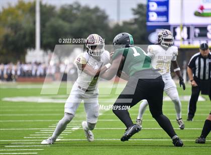 Thumbnail 2 in Fort Bend Hightower vs. Summer Creek (UIL Football 6A D2 Region III Quarterfinal) photogallery.