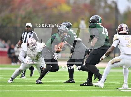 Thumbnail 1 in Fort Bend Hightower vs. Summer Creek (UIL Football 6A D2 Region III Quarterfinal) photogallery.