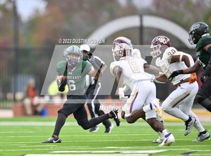 Thumbnail 2 in Fort Bend Hightower vs. Summer Creek (UIL Football 6A D2 Region III Quarterfinal) photogallery.