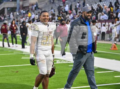 Thumbnail 2 in Fort Bend Hightower vs. Summer Creek (UIL Football 6A D2 Region III Quarterfinal) photogallery.