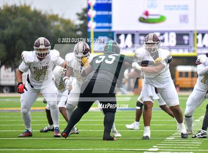 Thumbnail 1 in Fort Bend Hightower vs. Summer Creek (UIL Football 6A D2 Region III Quarterfinal) photogallery.