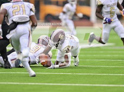 Thumbnail 3 in Fort Bend Hightower vs. Summer Creek (UIL Football 6A D2 Region III Quarterfinal) photogallery.