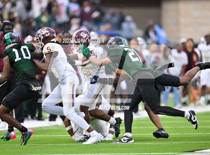 Thumbnail 2 in Fort Bend Hightower vs. Summer Creek (UIL Football 6A D2 Region III Quarterfinal) photogallery.