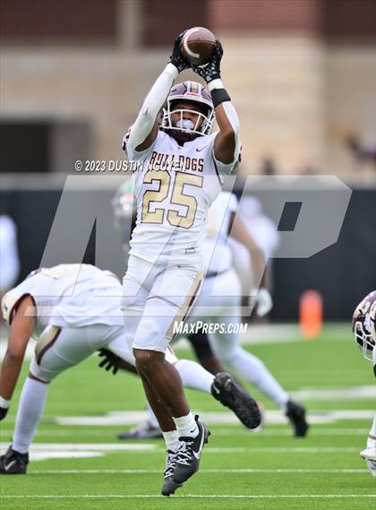 Thumbnail 1 in Fort Bend Hightower vs. Summer Creek (UIL Football 6A D2 Region III Quarterfinal) photogallery.