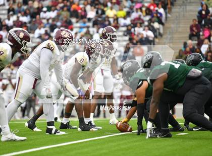 Thumbnail 3 in Fort Bend Hightower vs. Summer Creek (UIL Football 6A D2 Region III Quarterfinal) photogallery.