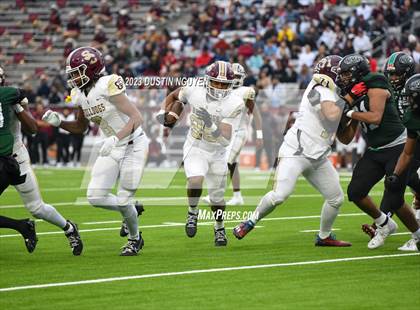 Thumbnail 1 in Fort Bend Hightower vs. Summer Creek (UIL Football 6A D2 Region III Quarterfinal) photogallery.