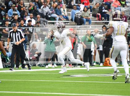 Thumbnail 2 in Fort Bend Hightower vs. Summer Creek (UIL Football 6A D2 Region III Quarterfinal) photogallery.