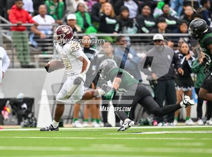 Thumbnail 3 in Fort Bend Hightower vs. Summer Creek (UIL Football 6A D2 Region III Quarterfinal) photogallery.