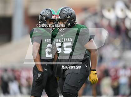 Thumbnail 1 in Fort Bend Hightower vs. Summer Creek (UIL Football 6A D2 Region III Quarterfinal) photogallery.