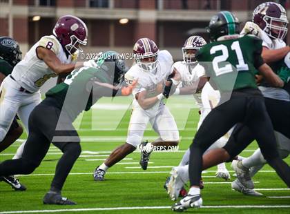Thumbnail 3 in Fort Bend Hightower vs. Summer Creek (UIL Football 6A D2 Region III Quarterfinal) photogallery.