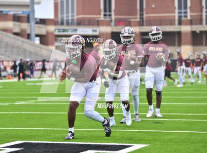 Thumbnail 2 in Fort Bend Hightower vs. Summer Creek (UIL Football 6A D2 Region III Quarterfinal) photogallery.