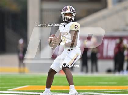 Thumbnail 2 in Fort Bend Hightower vs. Summer Creek (UIL Football 6A D2 Region III Quarterfinal) photogallery.