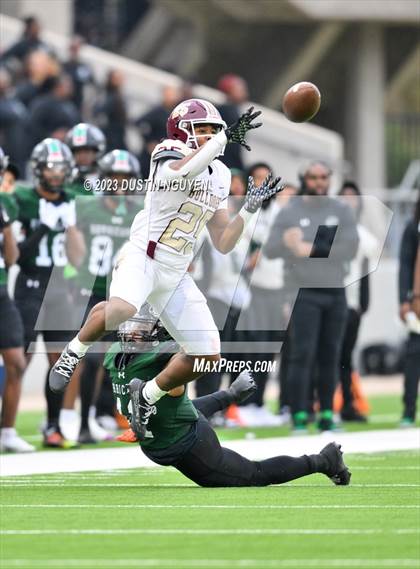 Thumbnail 3 in Fort Bend Hightower vs. Summer Creek (UIL Football 6A D2 Region III Quarterfinal) photogallery.