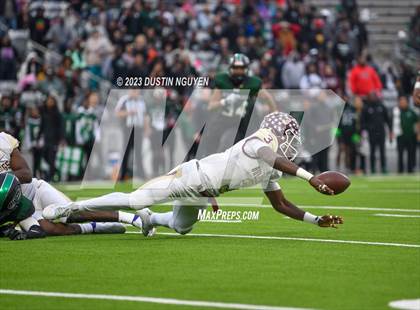 Thumbnail 1 in Fort Bend Hightower vs. Summer Creek (UIL Football 6A D2 Region III Quarterfinal) photogallery.