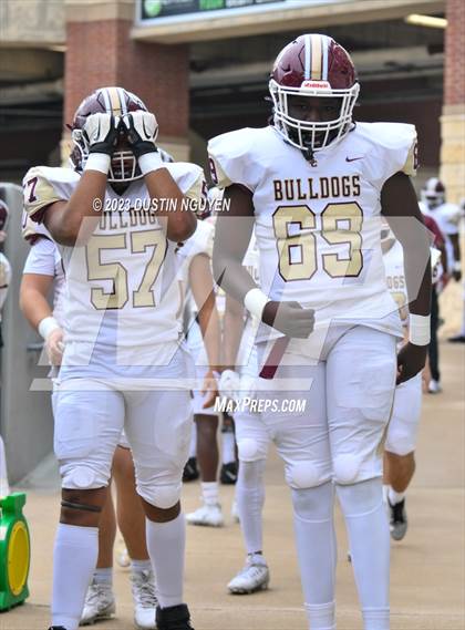 Thumbnail 2 in Fort Bend Hightower vs. Summer Creek (UIL Football 6A D2 Region III Quarterfinal) photogallery.