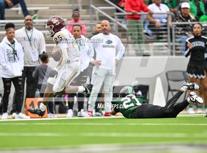 Thumbnail 1 in Fort Bend Hightower vs. Summer Creek (UIL Football 6A D2 Region III Quarterfinal) photogallery.