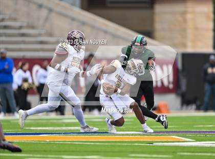 Thumbnail 3 in Fort Bend Hightower vs. Summer Creek (UIL Football 6A D2 Region III Quarterfinal) photogallery.
