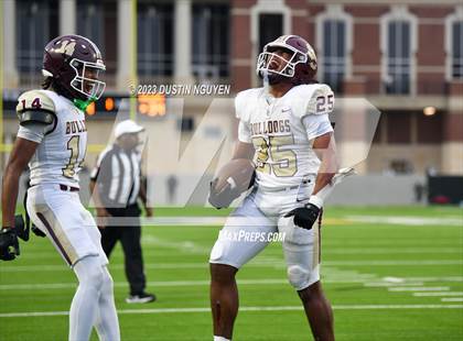 Thumbnail 3 in Fort Bend Hightower vs. Summer Creek (UIL Football 6A D2 Region III Quarterfinal) photogallery.