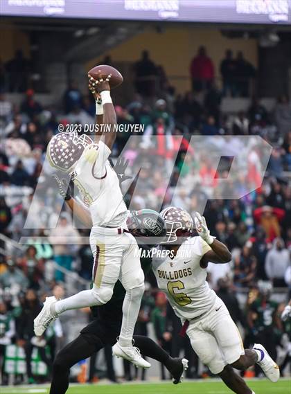 Thumbnail 3 in Fort Bend Hightower vs. Summer Creek (UIL Football 6A D2 Region III Quarterfinal) photogallery.