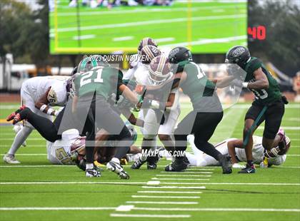 Thumbnail 3 in Fort Bend Hightower vs. Summer Creek (UIL Football 6A D2 Region III Quarterfinal) photogallery.