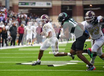 Thumbnail 1 in Fort Bend Hightower vs. Summer Creek (UIL Football 6A D2 Region III Quarterfinal) photogallery.