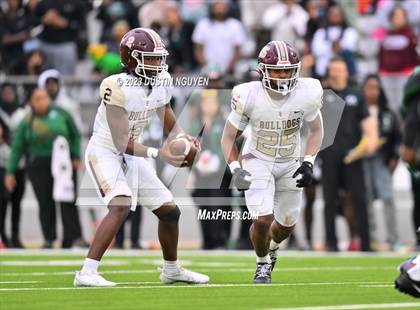Thumbnail 2 in Fort Bend Hightower vs. Summer Creek (UIL Football 6A D2 Region III Quarterfinal) photogallery.
