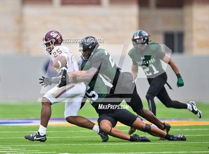 Thumbnail 3 in Fort Bend Hightower vs. Summer Creek (UIL Football 6A D2 Region III Quarterfinal) photogallery.
